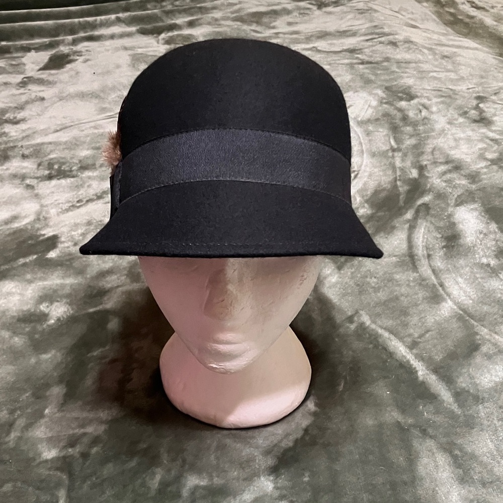 1920s style black wool cloche hat